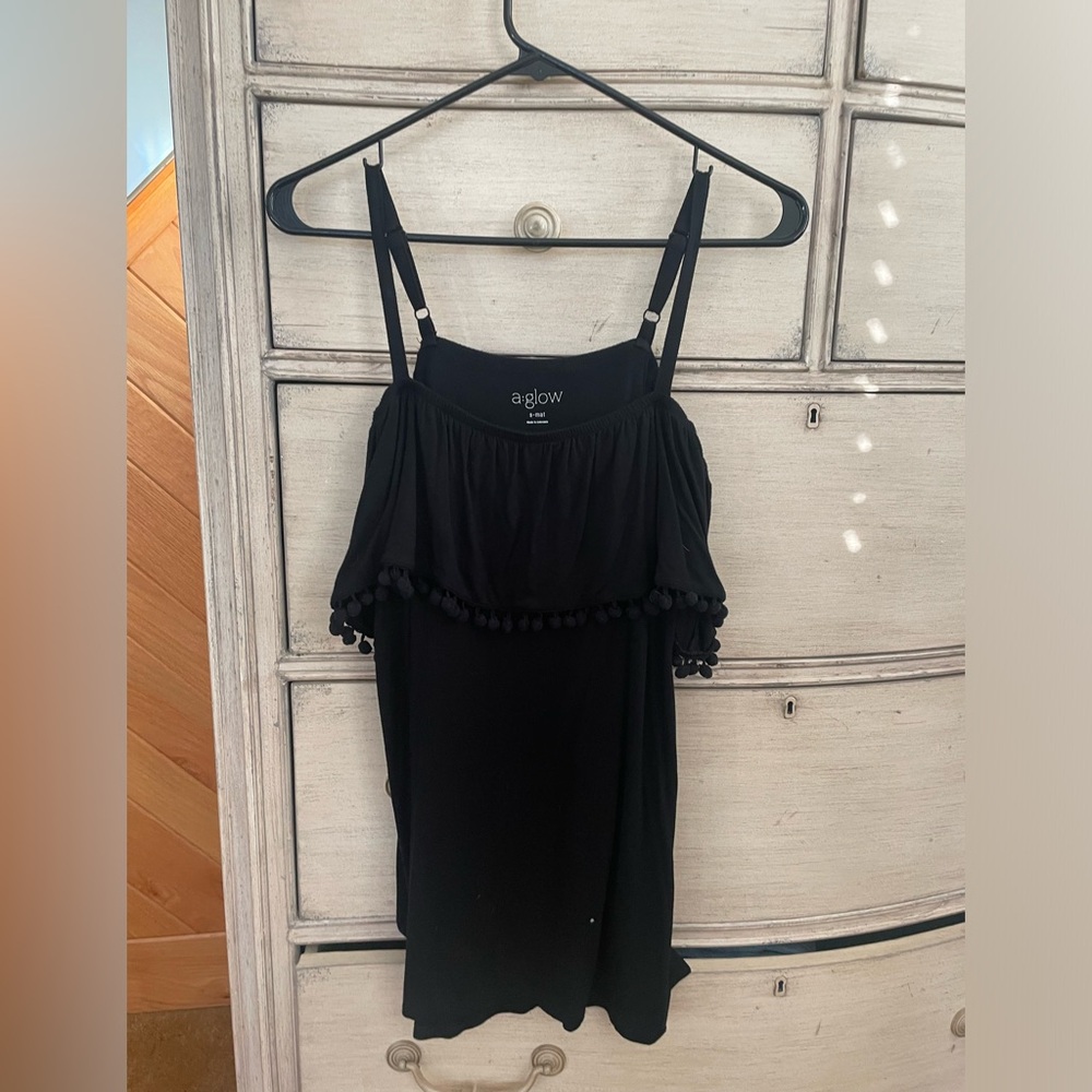 Cold shoulder tank top with trim